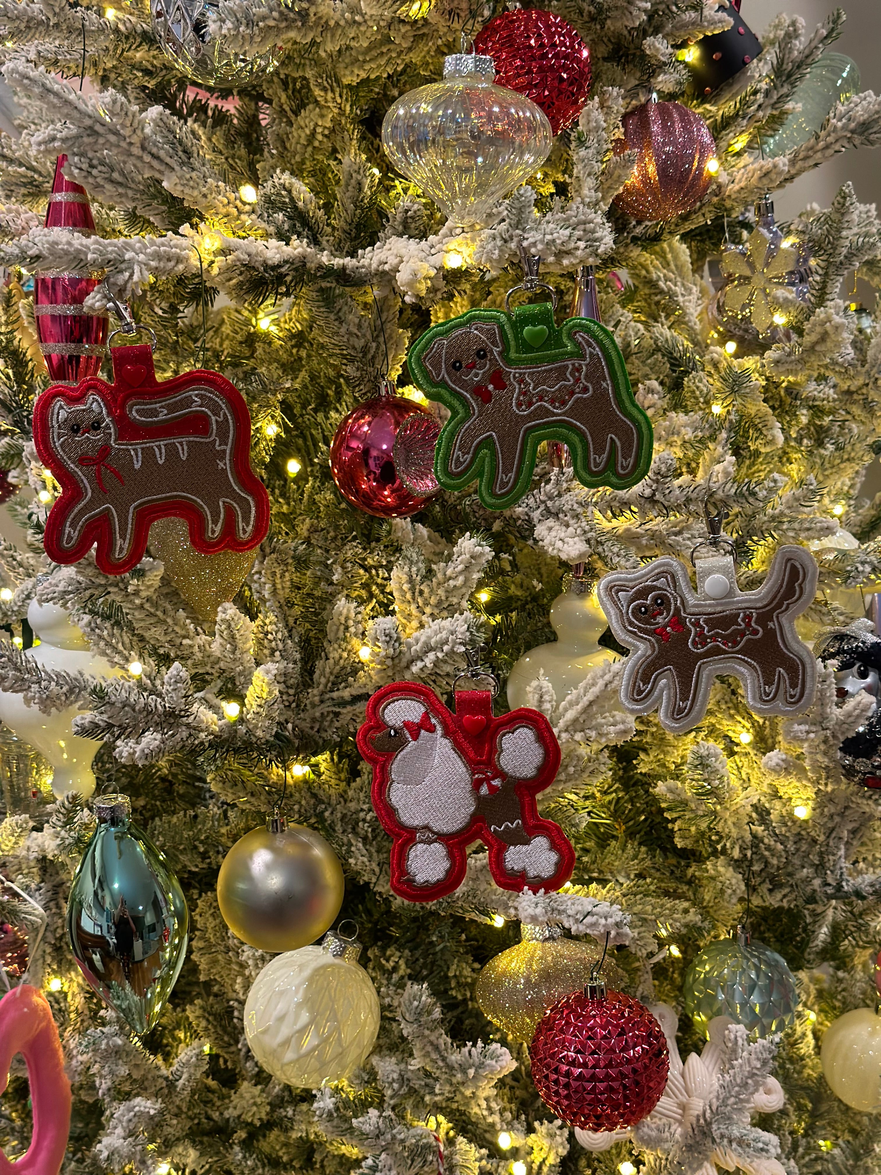 Gingerbread pet badge